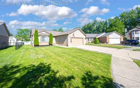 45925 Ashwood Ln, Macomb, MI 48044