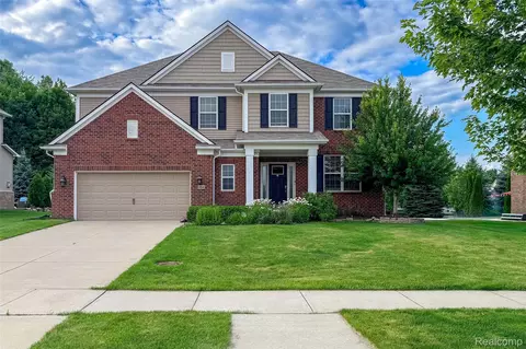 354 Findley Cir, Lake Orion, MI 48360