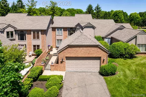 37520 Amber Dr, Farmington Hills, MI 48331