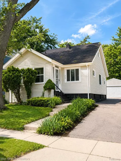 308 S Marshall St, Pontiac, MI 48342