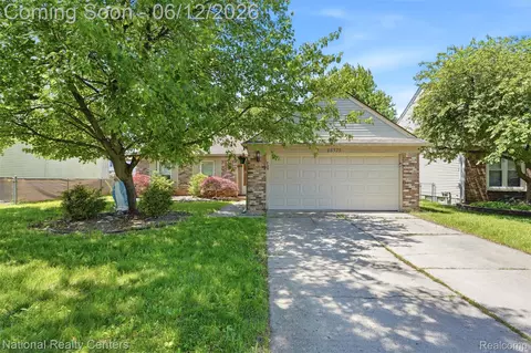 45375 Ronnen Dr, Macomb, MI 48044