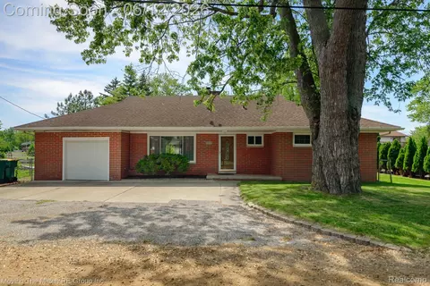 35382 Eldon Dr, Brownstown, MI 48173