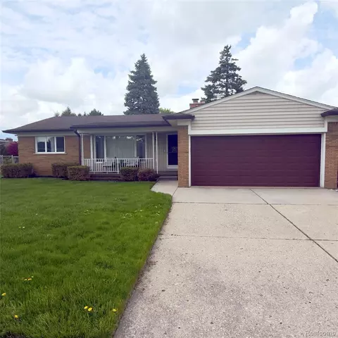 19385 Skyline St, Roseville, MI 48066