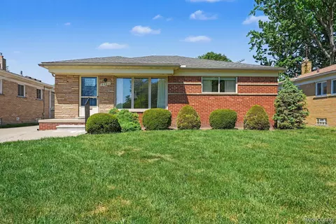 24211 Manistee St, Oak Park, MI 48237