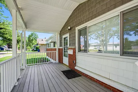Exterior - 611 S Main St, Davison, MI 48423 photo 1 of 1