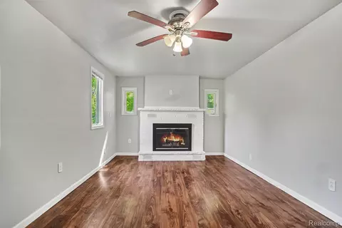 Living - 611 S Main St, Davison, MI 48423 photo 4 of 4