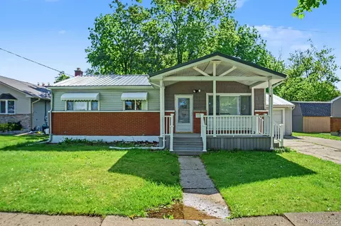 611 S Main St, Davison, MI 48423
