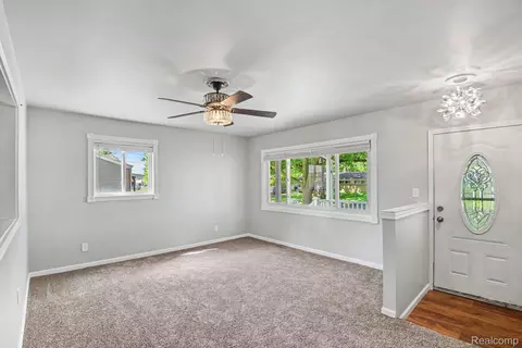 Living - 611 S Main St, Davison, MI 48423 photo 1 of 4