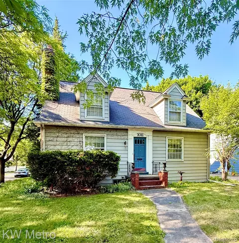 1011 Madison St, Birmingham, MI 48009