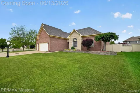 28817 Sugar Island Ct, Gibraltar, MI 48173