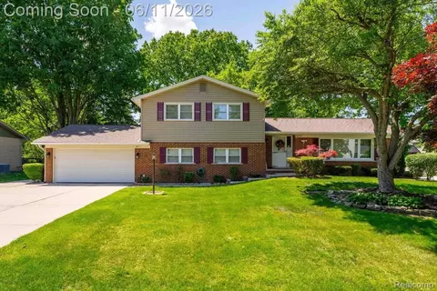 36521 Gloucester Dr, Clinton Township, MI 48035