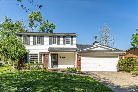 4931 Calvert Dr, Troy, MI 48085