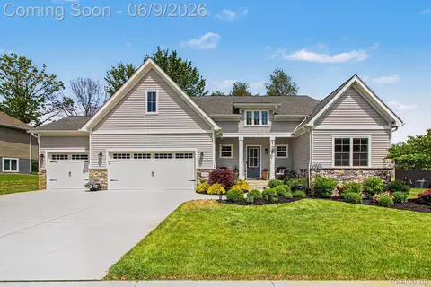 1179 Timberleaf Dr, Brighton, MI 48114
