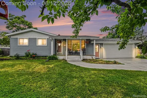 3474 Bilsky St, Burton, MI 48519
