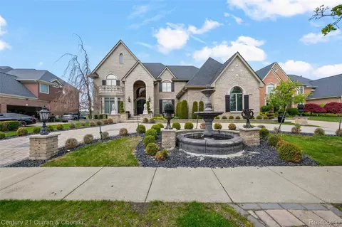 18091 Peninsula Way, Northville, MI 48168