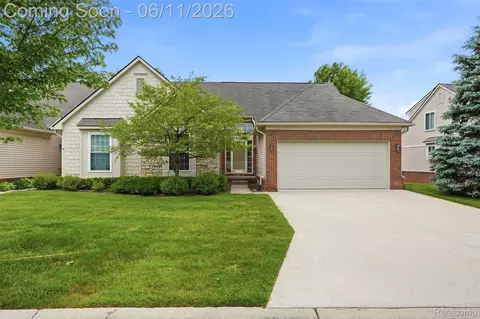 28101 Tremonte Dr #72, Lyon, MI 48165