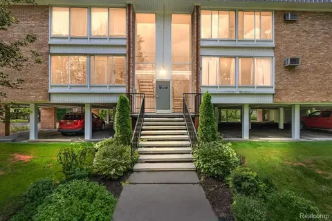 32030 Grand River Ave #36, Farmington, MI 48336