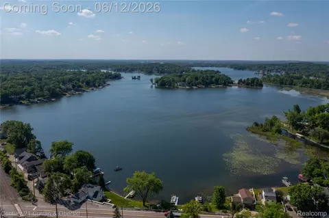 7224 Andersonville Rd, Independence, MI 48346