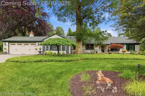 27221 Apple Tree Ln, Franklin, MI 48025