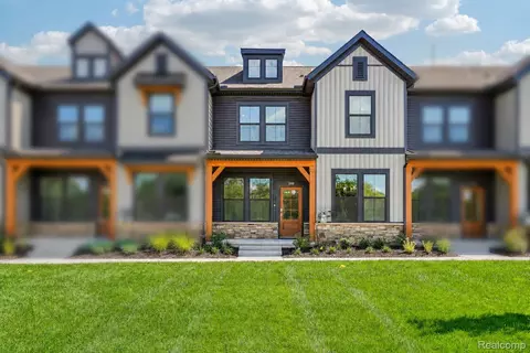289 Lantana Dr, Brighton, MI 48116