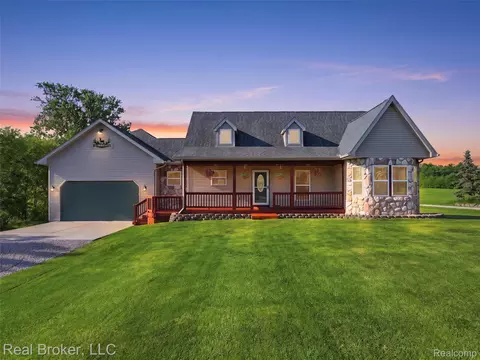 7271 Ray Rd, Swartz Creek, MI 48473
