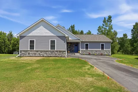 6320 Birch Meadows Ln, Handy, MI 48836