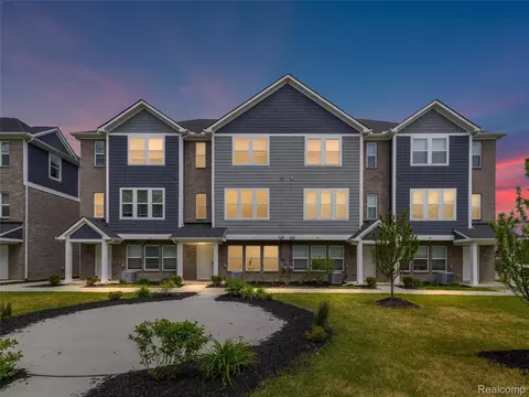 2926 Artemis Dr, Troy, MI 48085