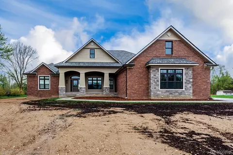 1933 Shane Ct, Addison, MI 48370