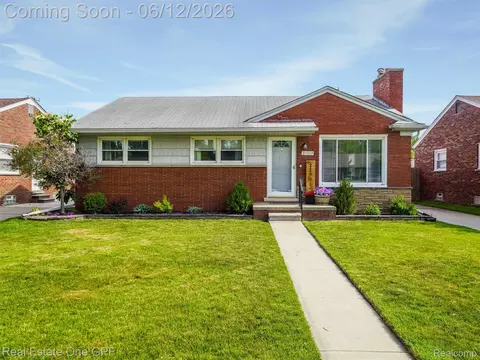 21701 Chalon St, Saint Clair Shores, MI 48080