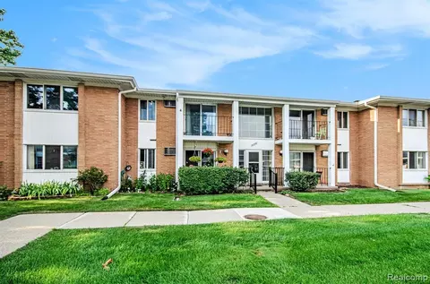 8203 Huntington St #16, Westland, MI 48185