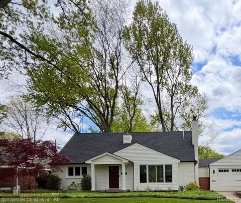 16011 Amherst Ave, Beverly Hills, MI 48025