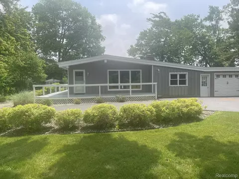2141 Derfla Dr, Royalton, MI 49085