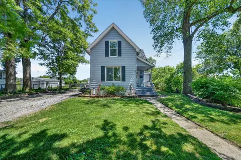 47 Avery St, Mount Clemens, MI 48043