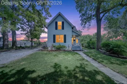 47 Avery St, Mount Clemens, MI 48043