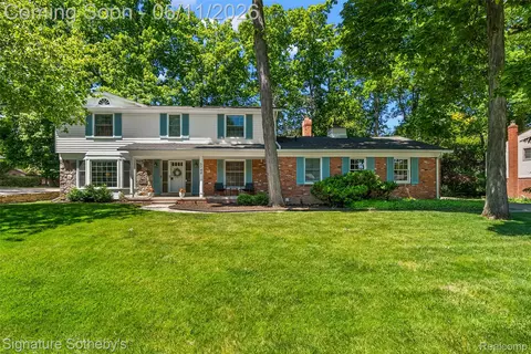 5748 Cherry Crest Dr, West Bloomfield, MI 48322