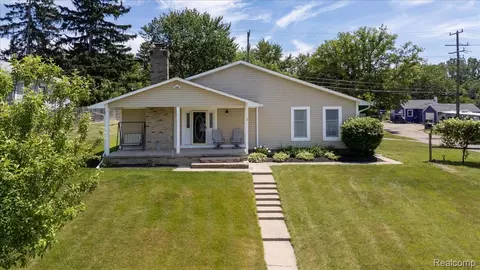 795 Hogarth Ave, Waterford, MI 48328