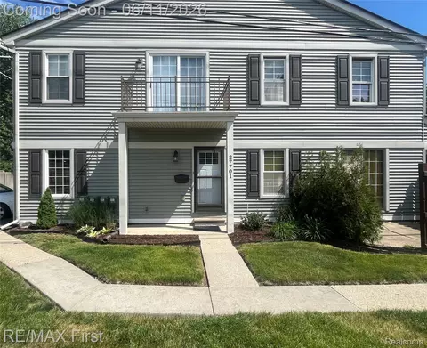 27701 Roy St, Saint Clair Shores, MI 48081