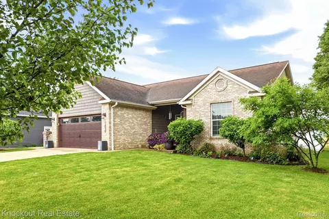 12030 Country Run Dr, Birch Run, MI 48415