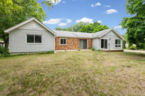 19227 Gudith Rd, Brownstown, MI 48183