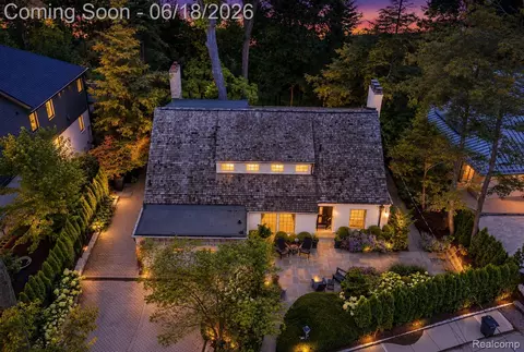 951 Twin Oaks Ln, Birmingham, MI 48009