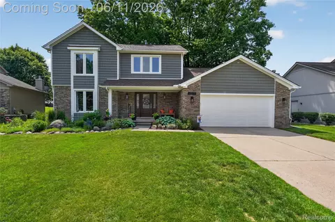 2021 Huntingdon Dr, Wixom, MI 48393