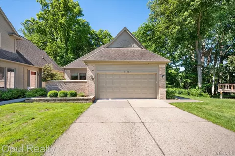24585 Edgewood Dr, Novi, MI 48374