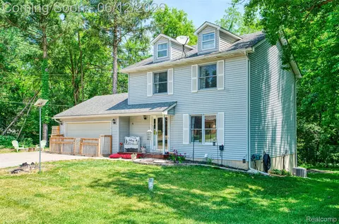 8639 Legrand Dr, Brighton, MI 48116