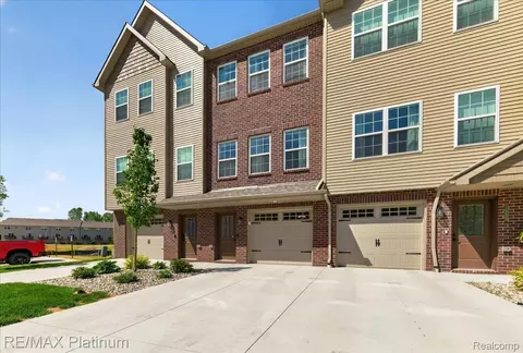 1687 Pinecroft Ln, Howell, MI 48855