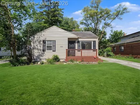 21829 Shakespeare Ave, Eastpointe, MI 48021