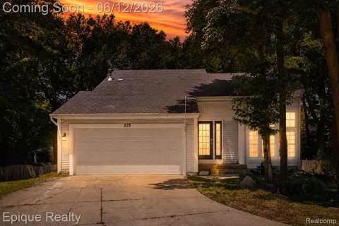 825 Summer Creek Ct SE, Kentwood, MI 49508