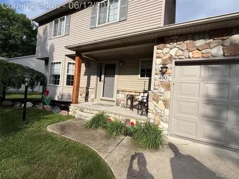 490 Cove View Dr, Waterford, MI 48327