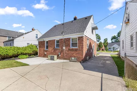 Exterior - 22312 Madison St, Dearborn, MI 48124 photo 4 of 7