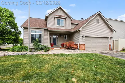 1411 Baywood Cir, Brighton, MI 48116