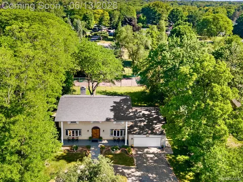 28700 W 14 Mile Rd, West Bloomfield, MI 48322